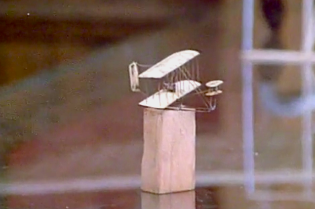 Pilot-Wright-toy-model-plane